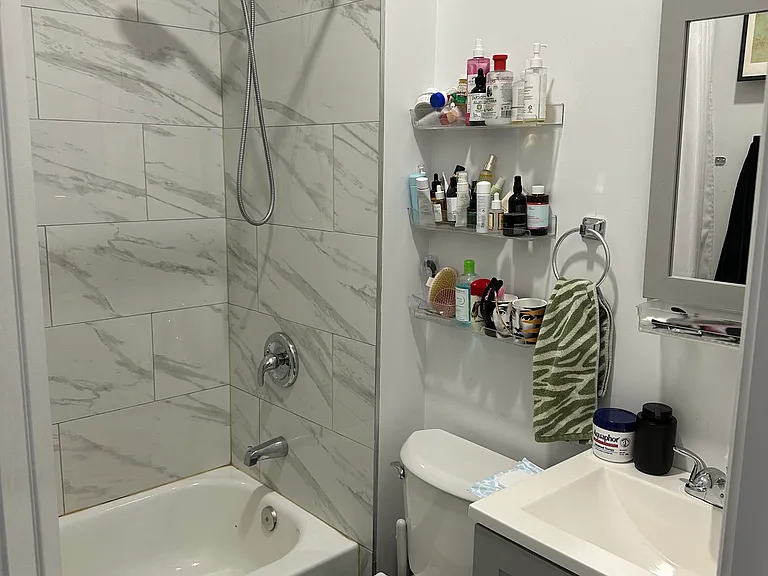 2331 W Superior St #2R — Photo 14