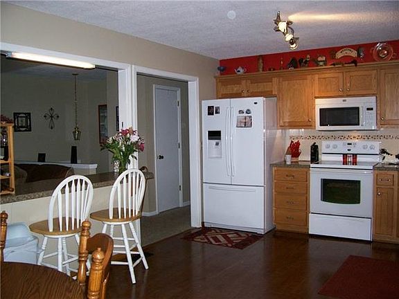Kitchen - New cabinets, counter tops & wood floor
