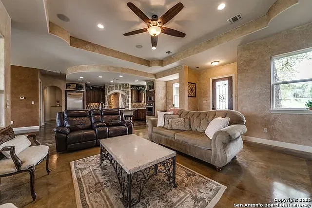 4 bed, 3467 sqft, $6,000 — Photo 3