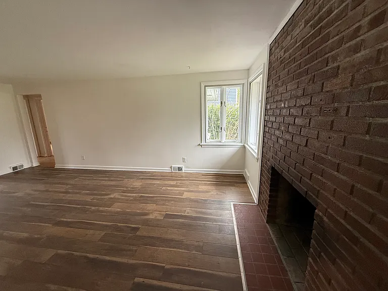 124 Penarrow Rd — Photo 7