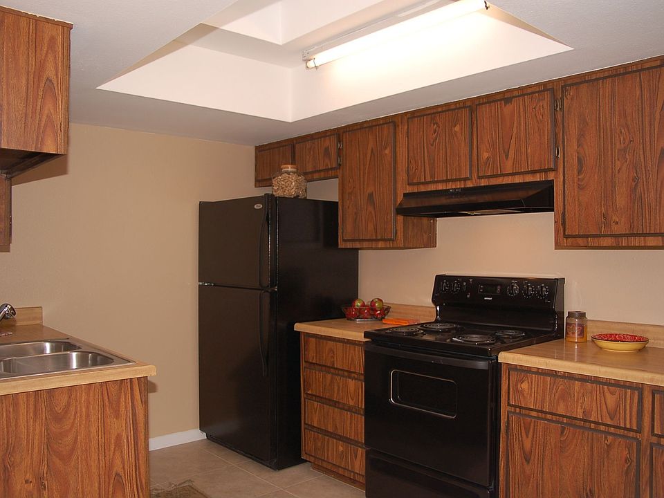 2nd image of 526 S Evergreen Rd