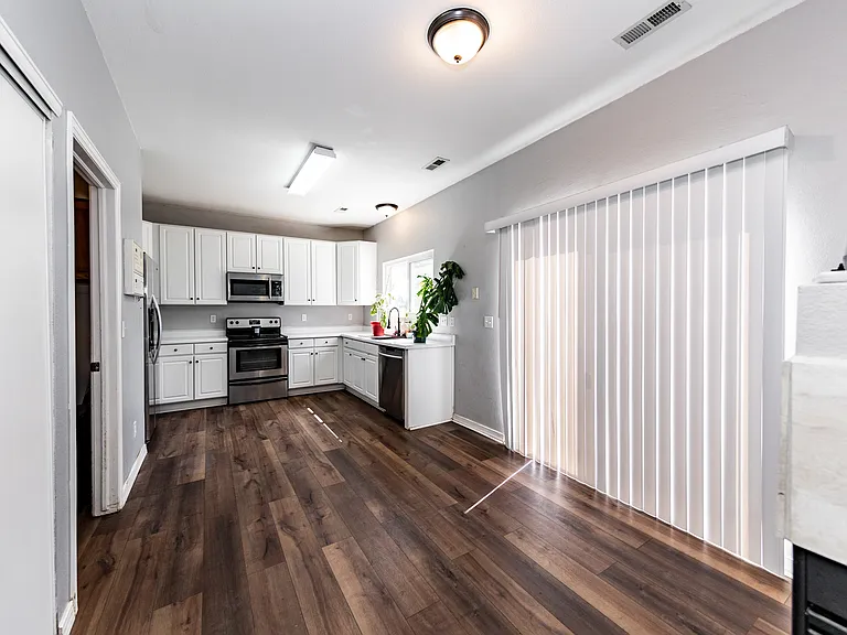 4335 Brush Creek Rd — Photo 24