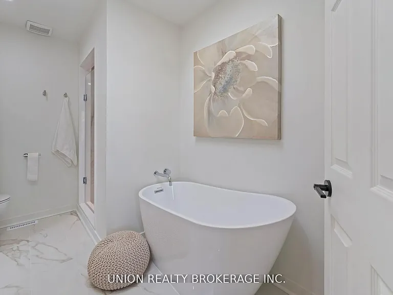 59D Woodbine Ave — Photo 26
