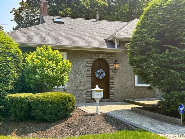 2 Longfellow Dr, New Hartford, NY 13413