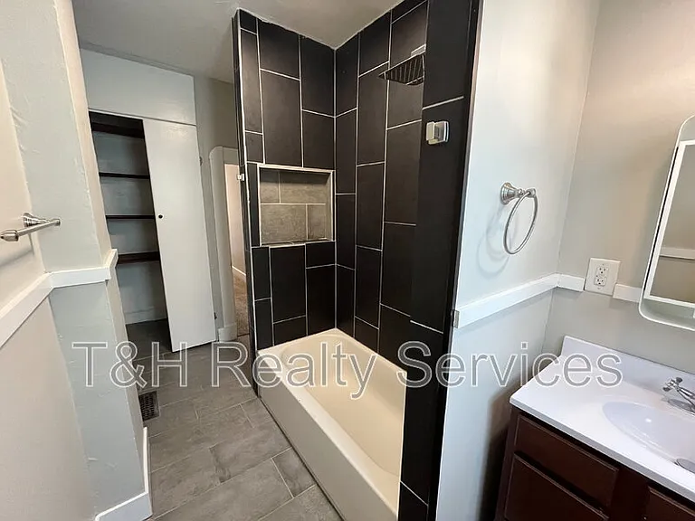1123 Churchman Ave — Photo 17