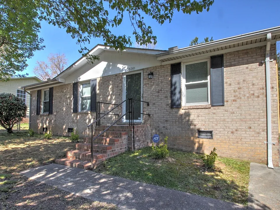 2530 Glenbrook Dr