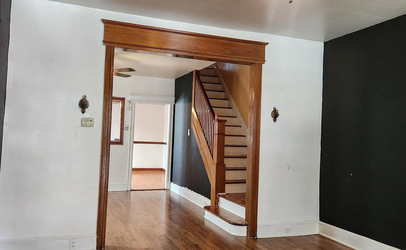 3 bed, 1.0 bath, 1294 sqft, $2,400 — Photo 4