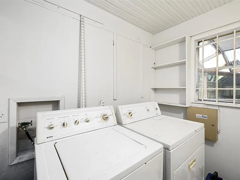 1832 Lexington St — Photo 27