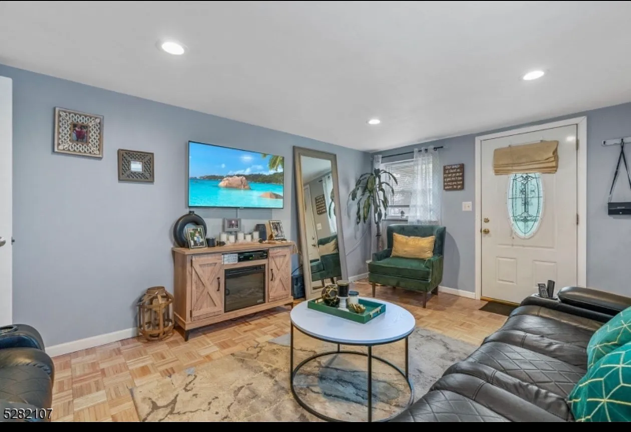 2 bed, 1000 sqft, $2,200 — Photo 4
