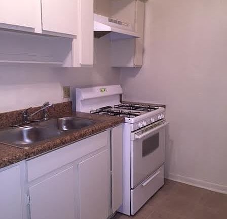 3rd image of 900 W Fordall St APT 88