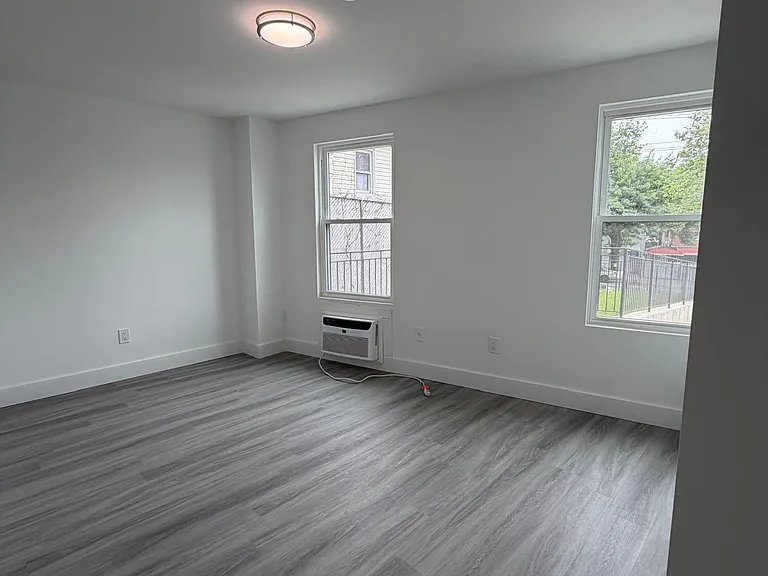 3528 Tiemann Ave #3 — Photo 2