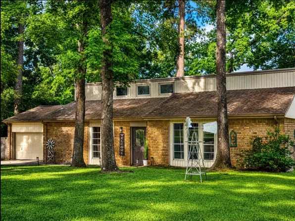 1728 E Lake Dr, Huntsville, TX 77340