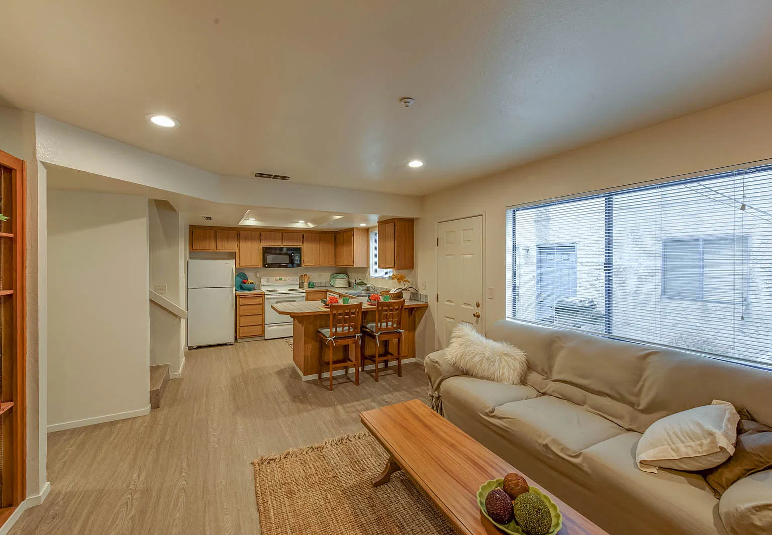 649 W 2nd Ave — Photo 4