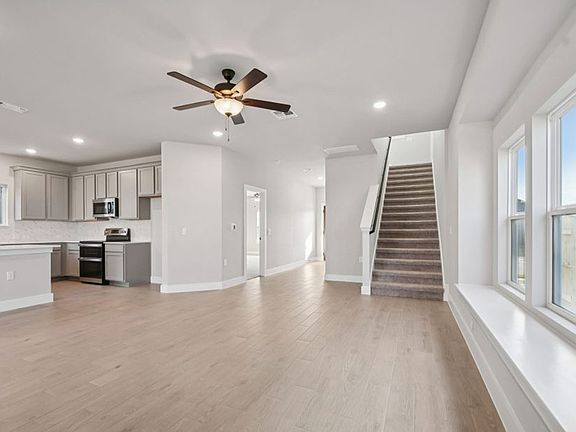 7-web-or-mls-9708 Petrichor Blvd-S1412-007