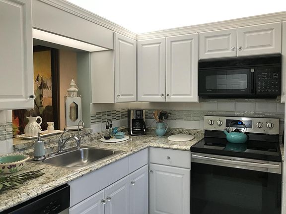 4th image of 2975 SW 22nd Ave APT 106