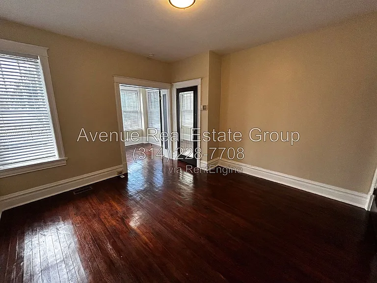 6026 Pershing Ave — Photo 9