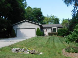 183 Iona Ter, Algonquin, IL 60102