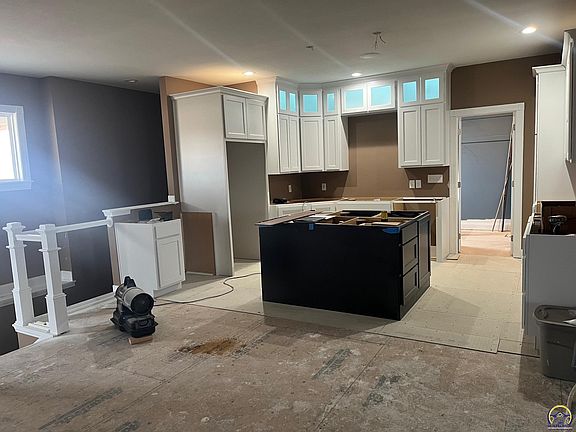 2nd image of 3049 SW Auburn Rd