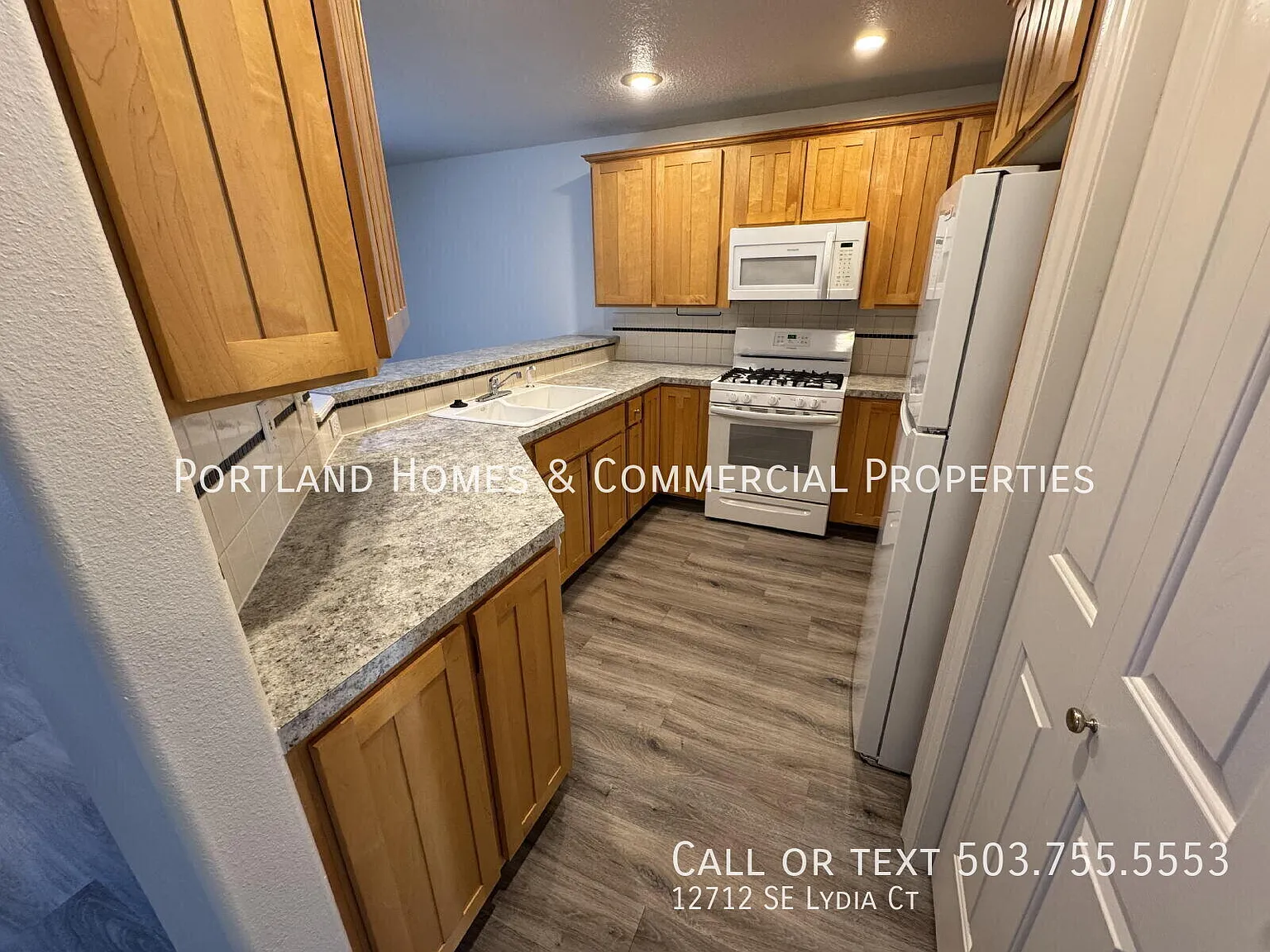 2 Bedroom / 1.5 Bathroom, Duplex unit Close to Powell Butte Nature Park — Photo 3