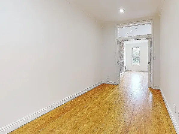 86 Bradhurst Avenue image 2 of 9