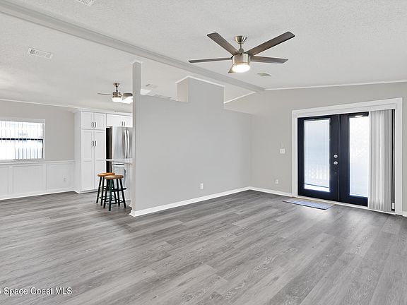 3rd image of 658 Marlin Cir