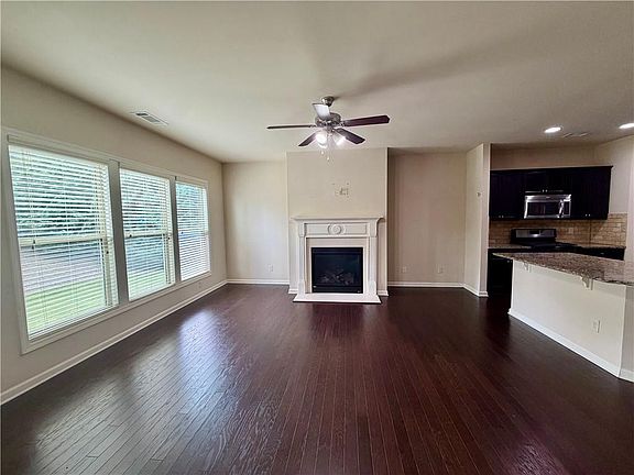 5th image of 4615 Woodbine Way