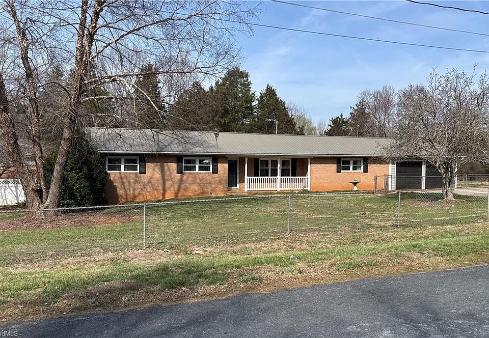 1st image of 3948 Valley Dr