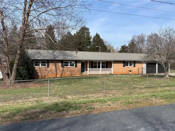 3948 Valley Dr, Sophia, NC 27350