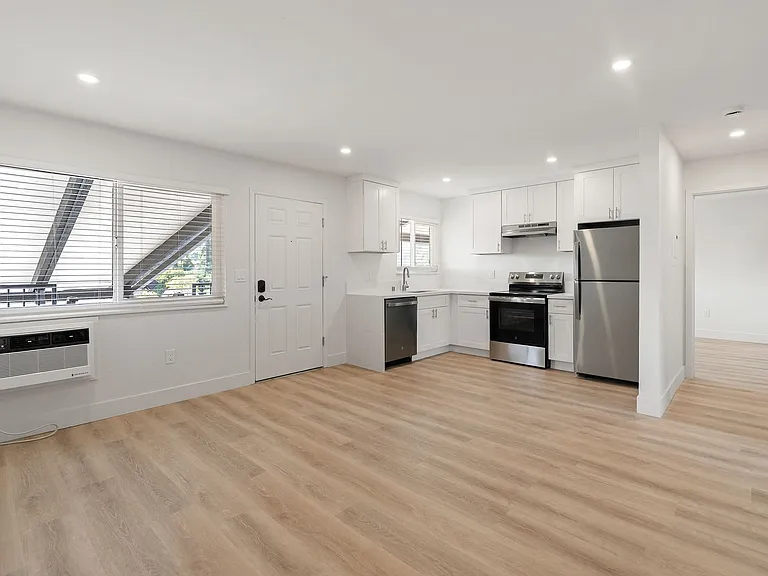 1622 Palm St - 2 Bedroom 2 Bath Fully Renovated: Move In Available Now | July 1st, 2026 Units Ava... — Photo 17