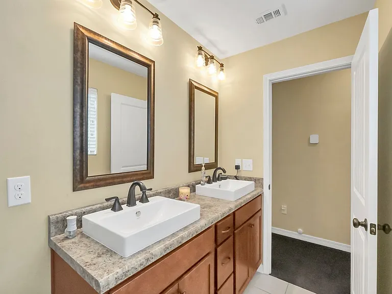 220 Wainwright Dr — Photo 32