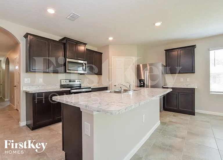 545 Sorrento Dr — Photo 7