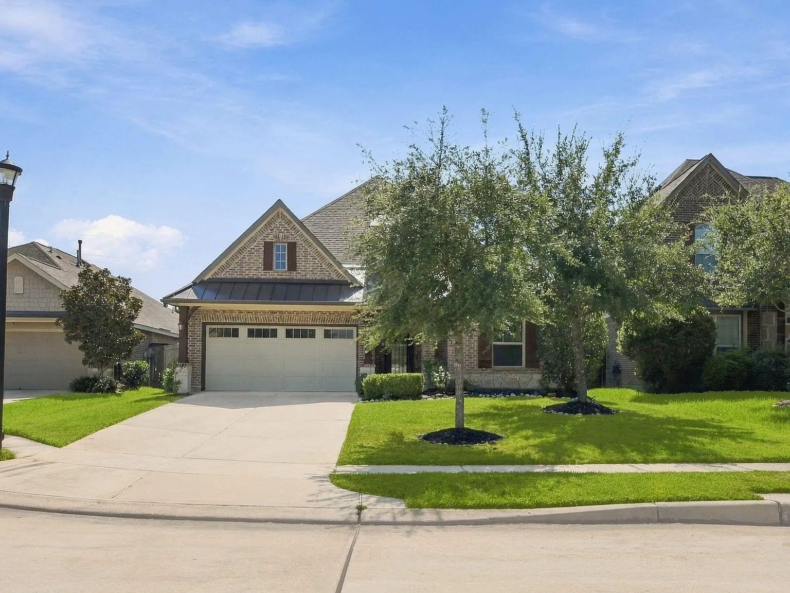 3 bed, 2.0 bath, 2140 sqft, $2,600 — Photo 2