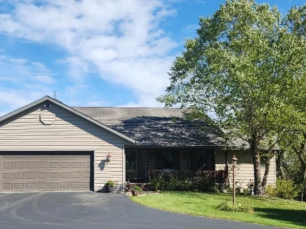 17-154 Lakeside Dr, Lanark, IL 61046