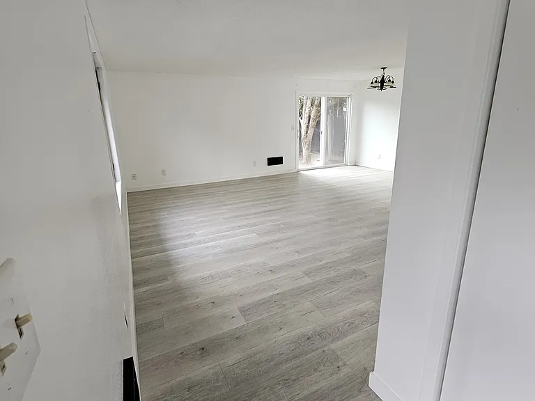 404 SW 1st St #6 — Photo 3