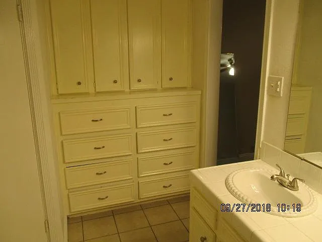 2510 Maxwell Ln — Photo 3