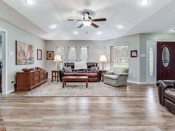 5th image of 5 Huckleberry Ln