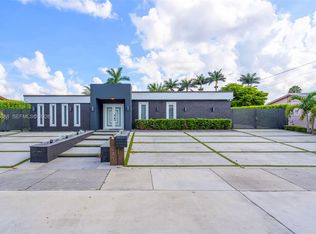 8241 NW 182nd St, Hialeah, FL 33015