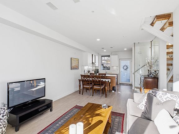 4th image of 720 E 3rd St #33