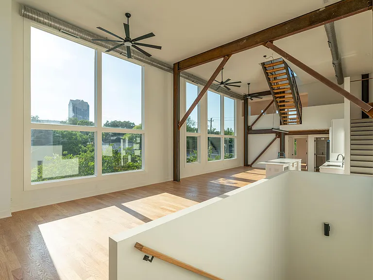 400 E Martin St #A — Photo 7