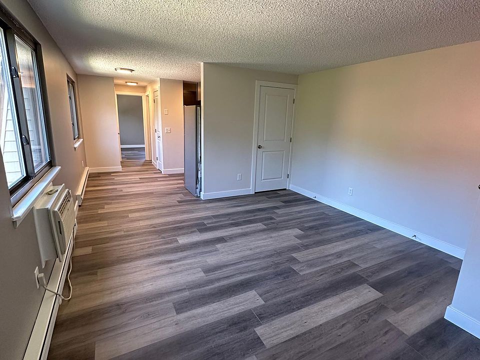 2nd image of 20 Versailles Rd APT 5