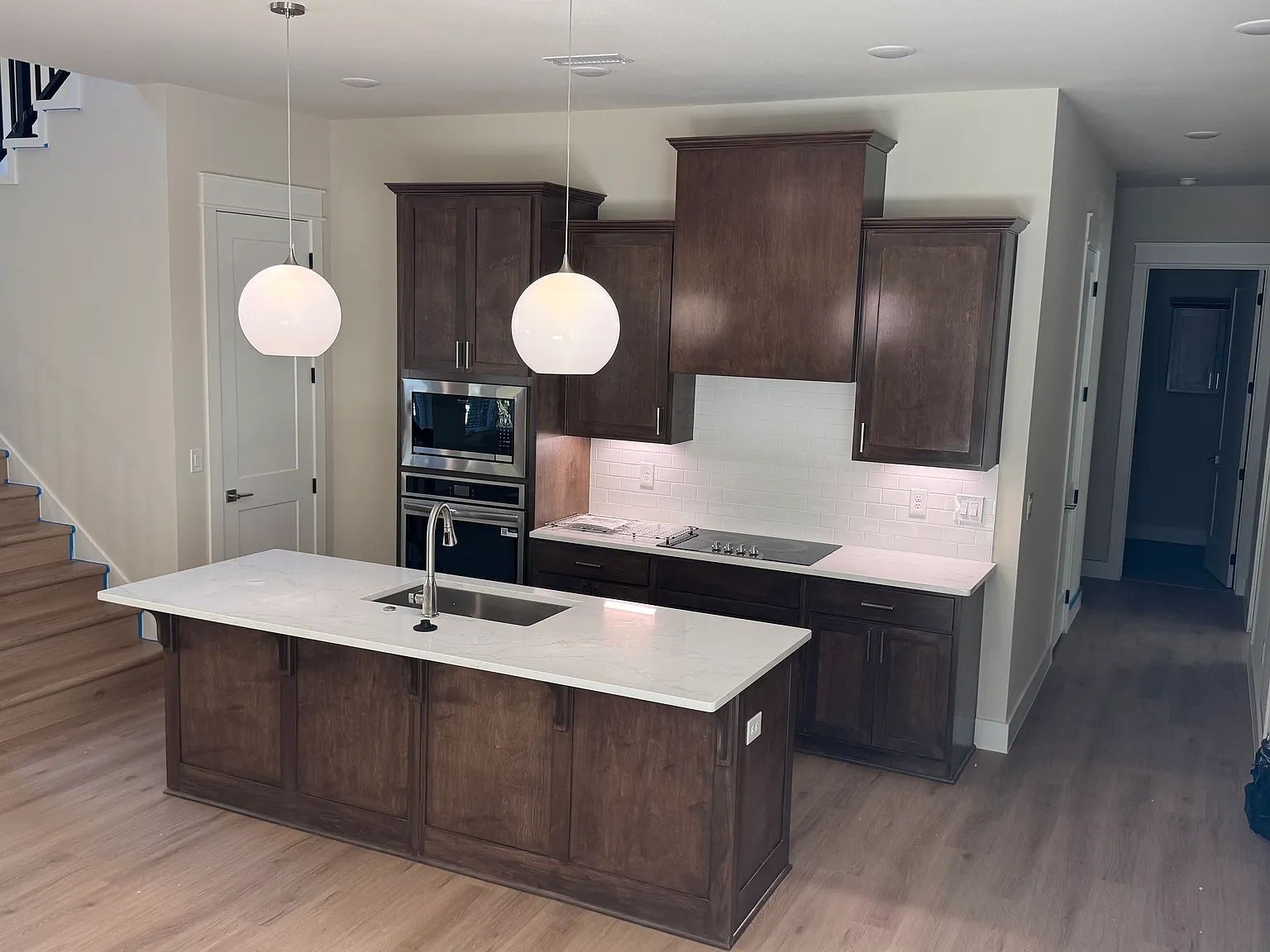2 bed, 2.5 bath, 1938 sqft, $1,950 — Photo 2