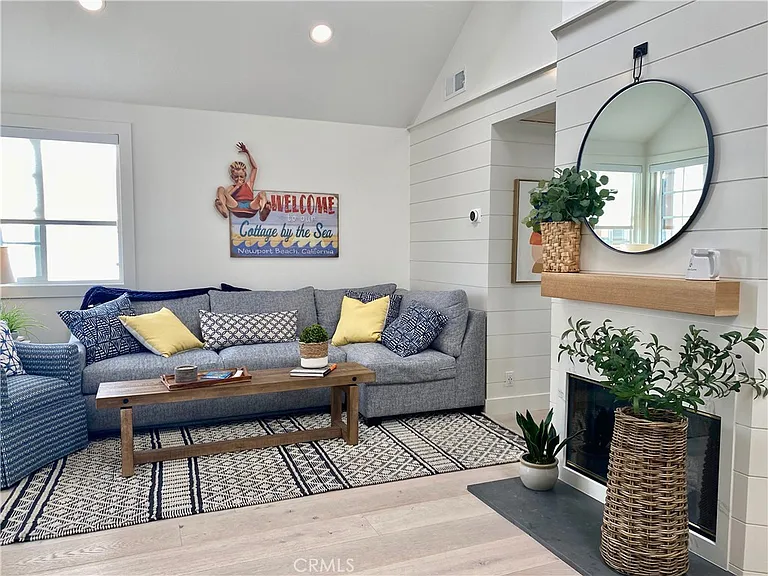 212 1/2 Garnet Ave — Photo 5
