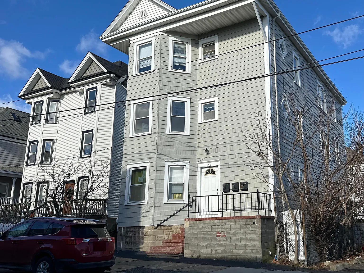 3 bed, 1000 sqft, $2,100 — Photo 2