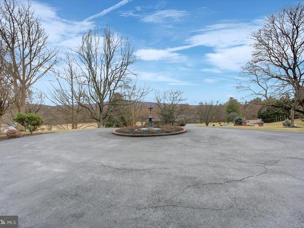 9383 Oyer Dr, Waynesboro, PA 17268