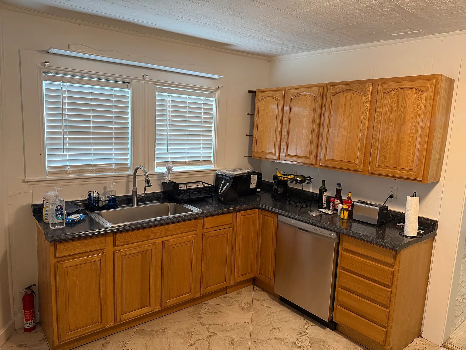 3 bed, 2100 sqft, $3,500 — Photo 2