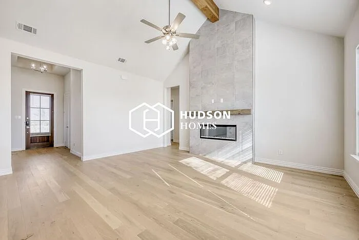 160 Marie Ln — Photo 2