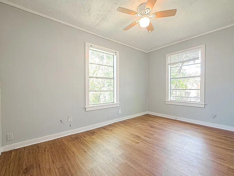 4810 Carmen St — Photo 10