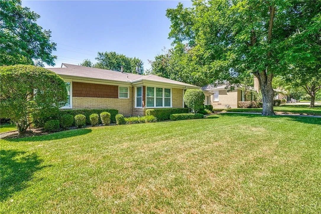 5 bed, 3.0 bath, 2011 sqft, $4,000 — Photo 3