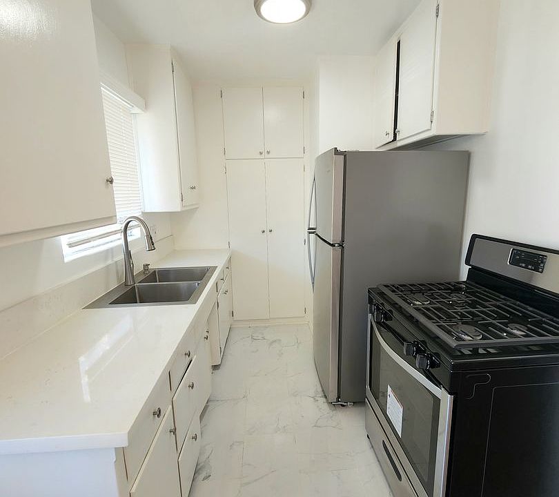 1st image of 1010 N Orange Grove Ave #5
