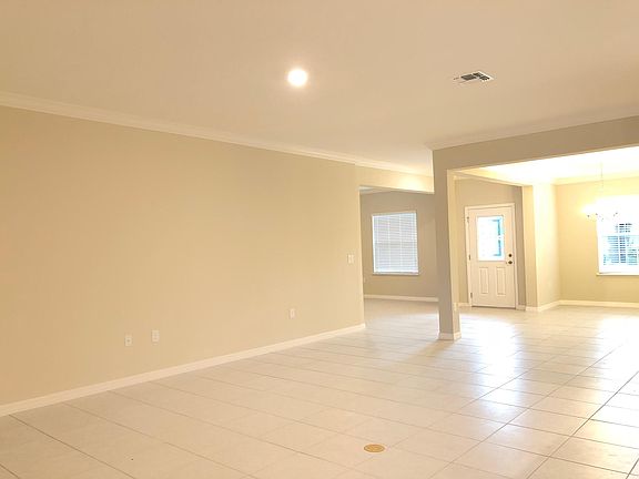 2nd image of 325 Lake Doe Blvd